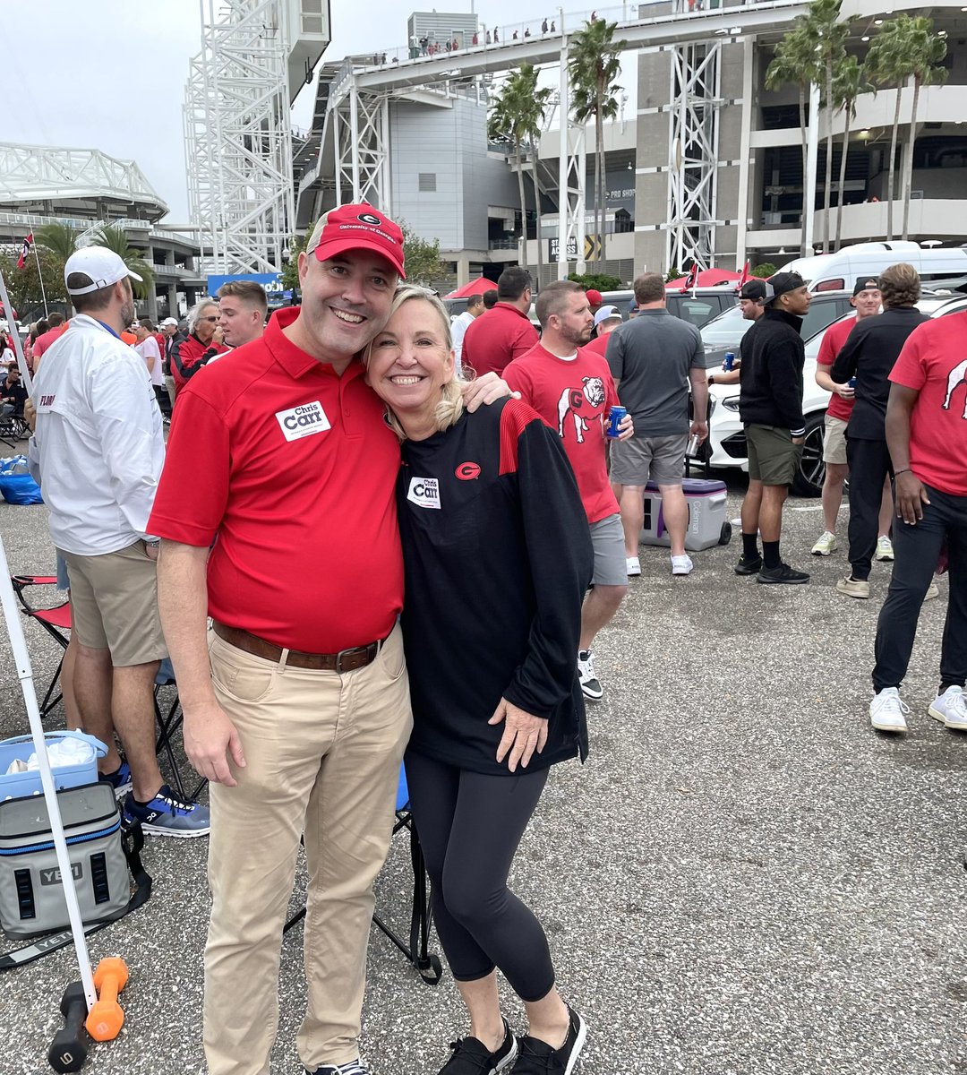 ChrisCarr_Ga's tweet photo. Lots of campaigning before watching @GeorgiaFootball beat the Gators
#TeamCarr
๐ช๐๐บ๐ธ๐ช๐๐บ๐ธ https://t.co/yzM6I8JJfy