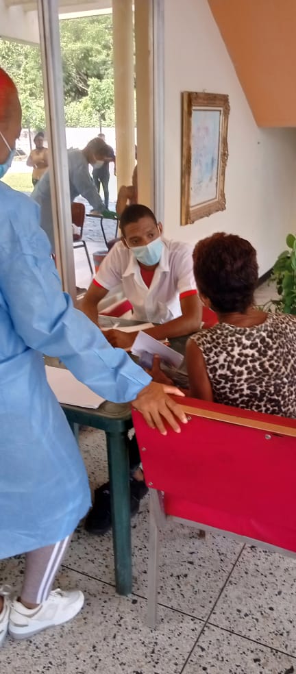 Millones de personas en el mundo claman por tener siempre cercano a un profesional de la salud cubano, reconociendo su altruismo.#MejorSinBloqueo #Cuba #CubaPorLaVida #CubaPorLaPaz #CubaEsAmor <a href="/cubacooperaven/">Brigada Médica Cubana en Venezuela</a>  <a href="/AdanVillavicen5/">Adan Villavicencio Guzmán</a>