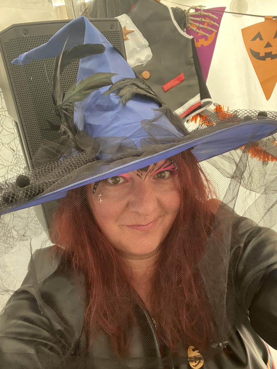 emma_slowe's tweet photo. Happy Halloween https://t.co/skGF43suuK