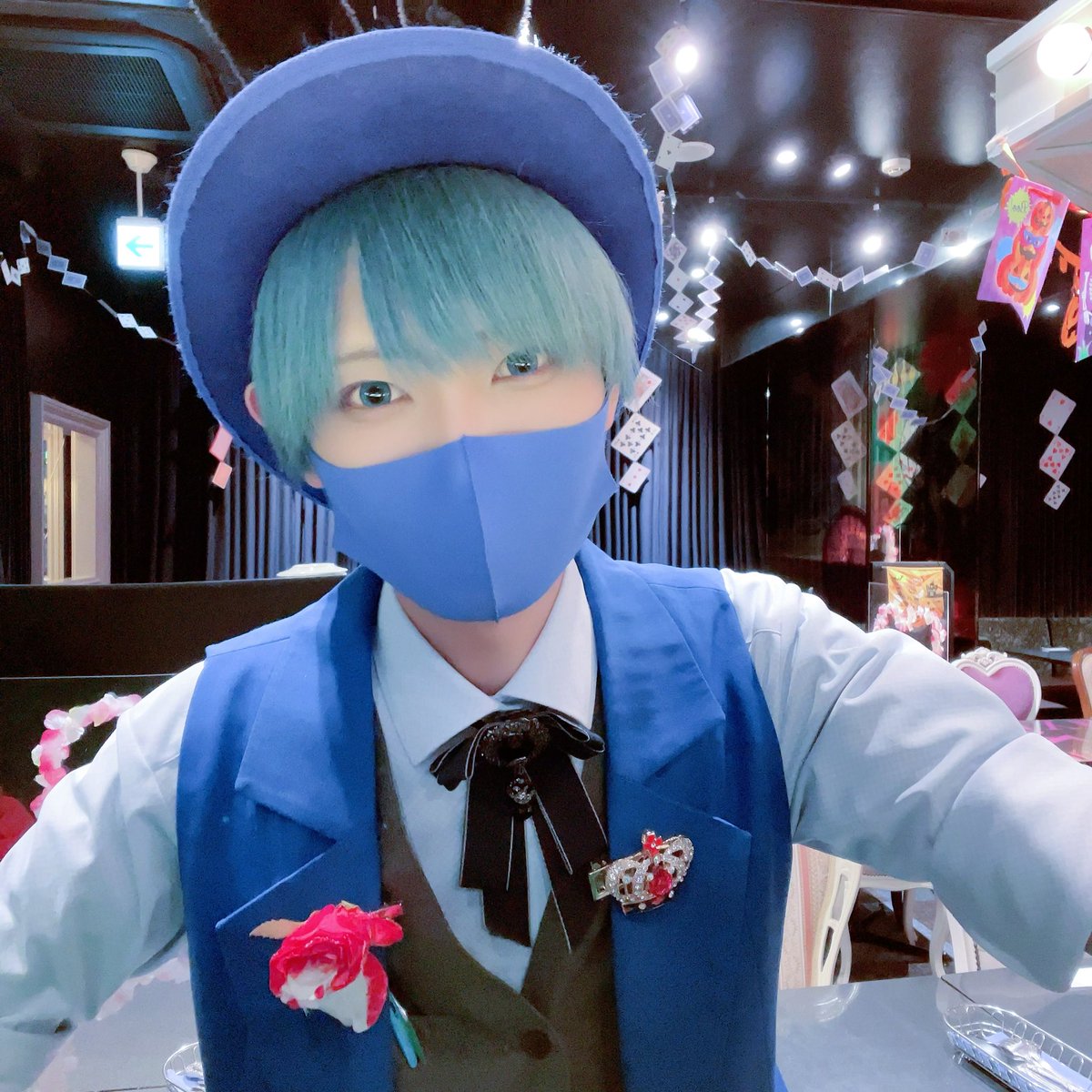 smtm13's tweet photo. 今日もハロウィン営業🎃

頑張りマーチ🐰💙

池袋　古城の国のアリス
03-3985-2193

#古城の国のアリス #ハロウィン #ハロウィンパーティー #池袋ハロウィン2022  #池ハロ https://t.co/vUCmuVU3FM