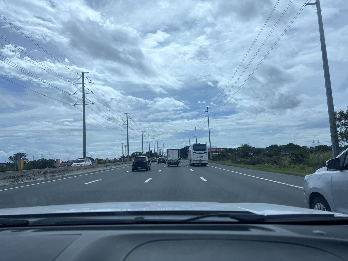 katismissing's tweet photo. Wala na pong baha - greenfield area SLEX https://t.co/mUll0lcvVy
