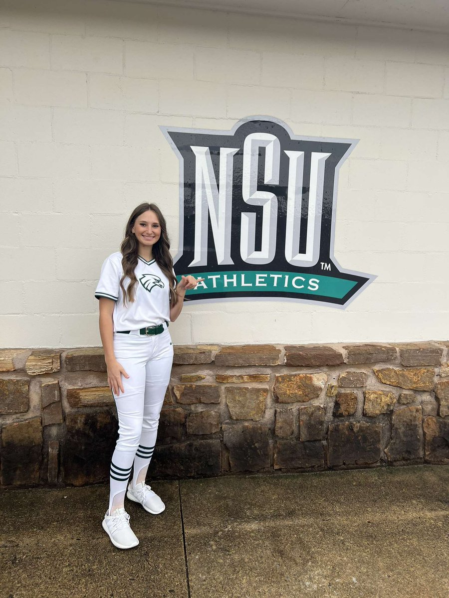 leftypitcher77's tweet photo. Official Visit Weekend 💚🤍@claydavis10 https://t.co/yP5wENTp2P