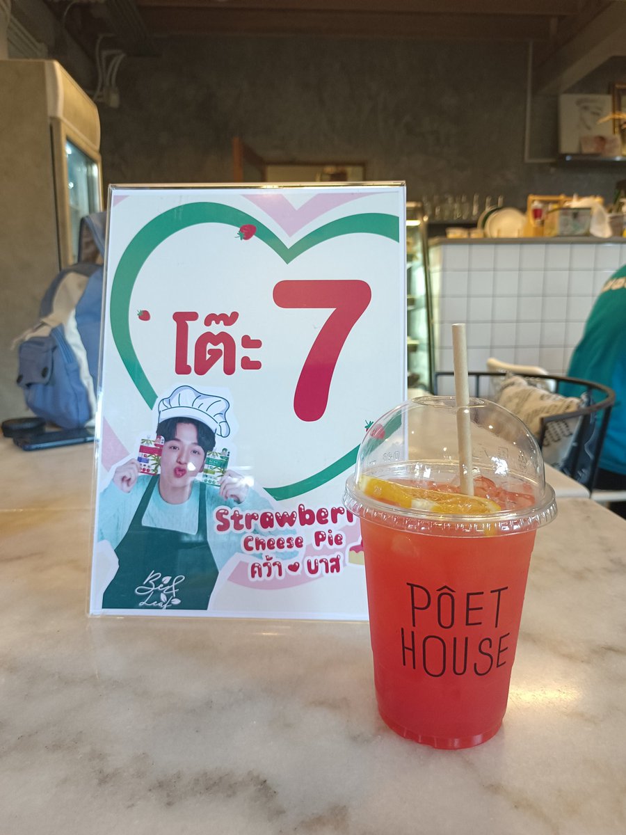 _bene22's tweet photo. ร้านสวย น้ำแร่อย เจ้าหน้าที่ #BeandLeaf น่ารักมาก #บาสเด็กอ้���นที่แท้จริง #Strawberrycheesepieคว้าใจบาส https://t.co/B9mpww1Vrj