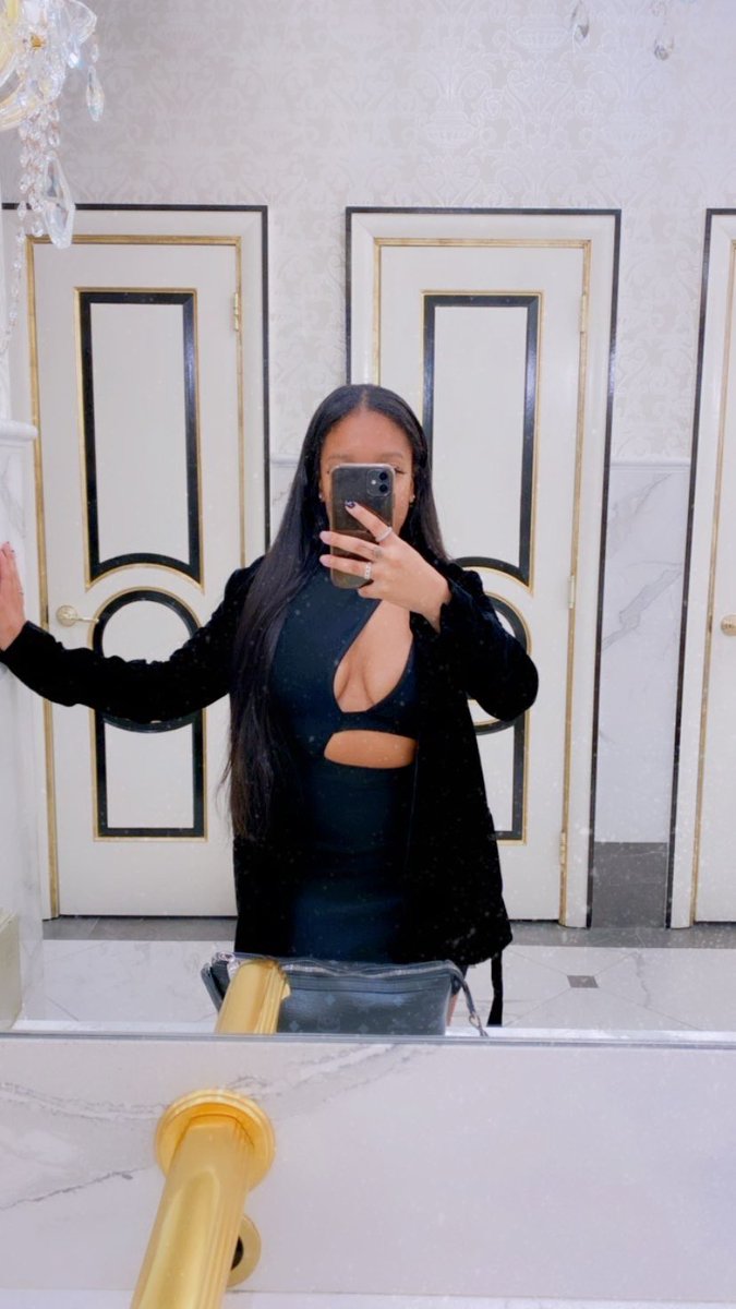 chariah___'s tweet photo. outta sight but still on your mind..🖤 https://t.co/0bvlaZXDD6