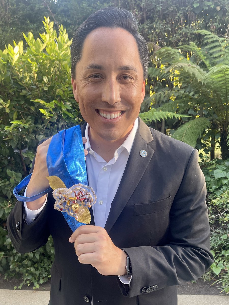 ToddGloria's tweet photo. So honored to receive the Larry Itliong Legacy Award from @PilipinoDems! Larry was a pillar for the Filipino American community and in the civil rights movement who knew representation mattered. Let’s continue to do the work to ensure more API people are at the table. #ForAllofUs https://t.co/YDIA9DvMoQ