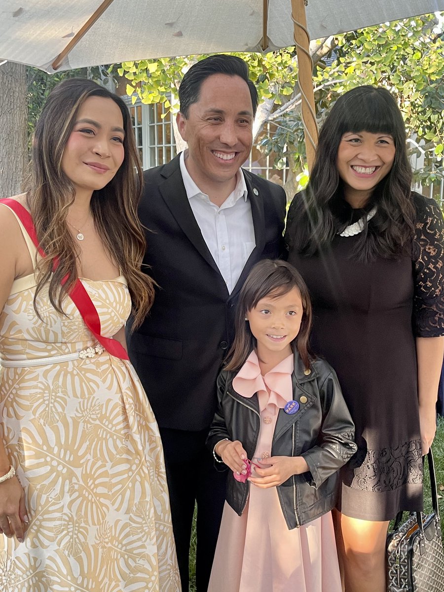 ToddGloria's tweet photo. So honored to receive the Larry Itliong Legacy Award from @PilipinoDems! Larry was a pillar for the Filipino American community and in the civil rights movement who knew representation mattered. Let’s continue to do the work to ensure more API people are at the table. #ForAllofUs https://t.co/YDIA9DvMoQ