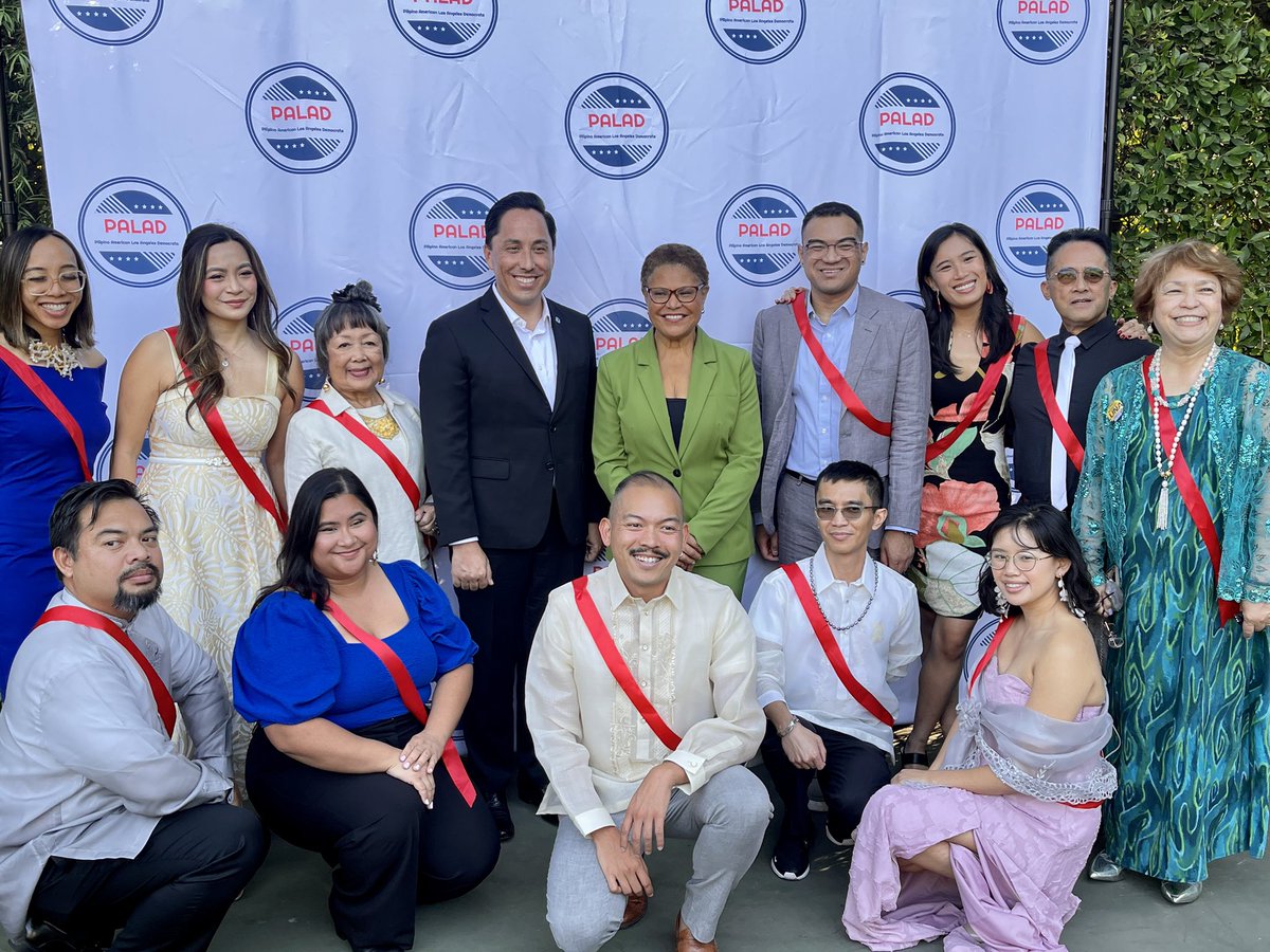 ToddGloria's tweet photo. So honored to receive the Larry Itliong Legacy Award from @PilipinoDems! Larry was a pillar for the Filipino American community and in the civil rights movement who knew representation mattered. Let’s continue to do the work to ensure more API people are at the table. #ForAllofUs https://t.co/YDIA9DvMoQ