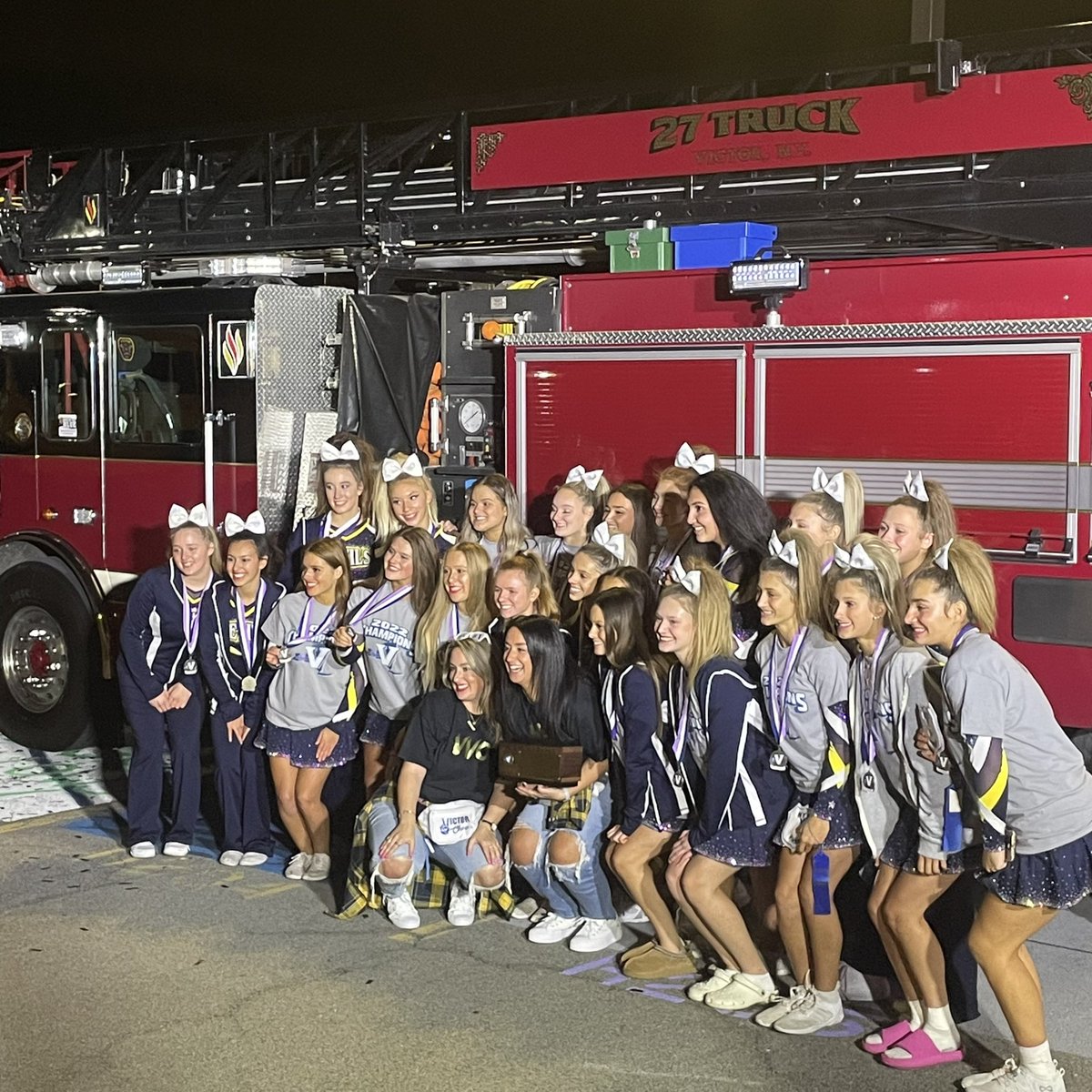 VictorBLDevils's tweet photo. #BlockSZN 🧱
@VCSCheer_VVC
#WeAreVictor
@VictorSchools @VictorSeniorHS @VictorCSD_Super @SecVCheer @SecVAthletics
📹 by Rhyan 😁 https://t.co/MJxxWWldiE