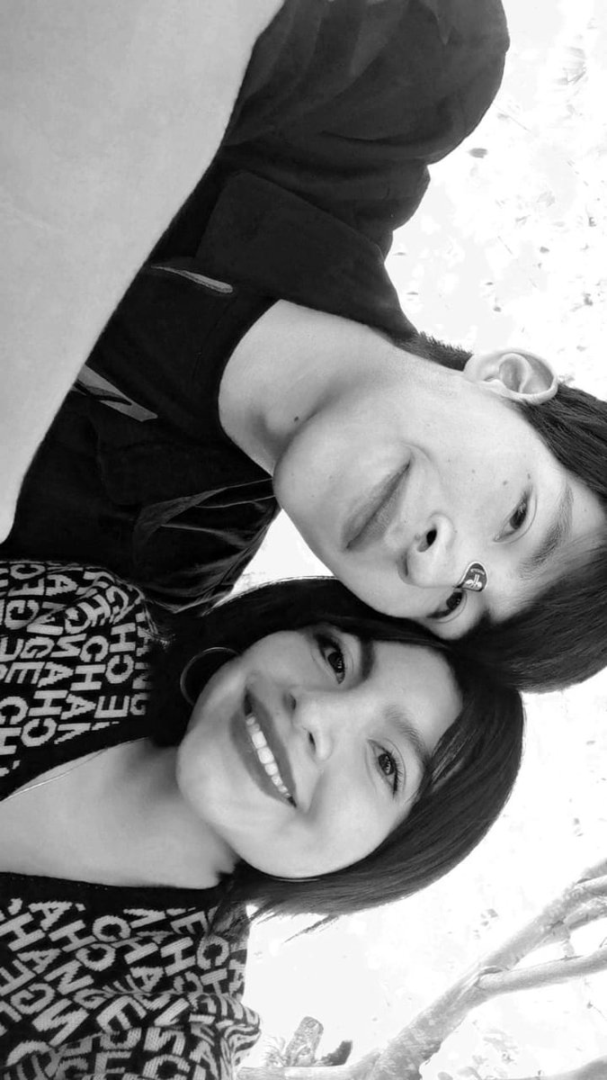 Edubaxtor12's tweet photo. Ella me dijo, cariño, bailaremos hasta las tres,
entonces, me miró,
me enseño una foto de un bebé llorando,
sus ojos se parecían a los míos,
vamos, cariño, bailemos en la pista. https://t.co/mCSek7r4lu