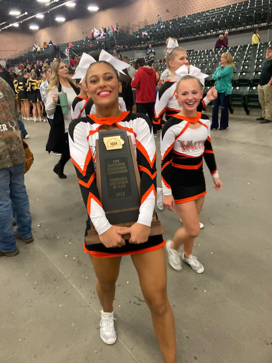 vhstigers's tweet photo. State Champs https://t.co/gXeAKytSFX