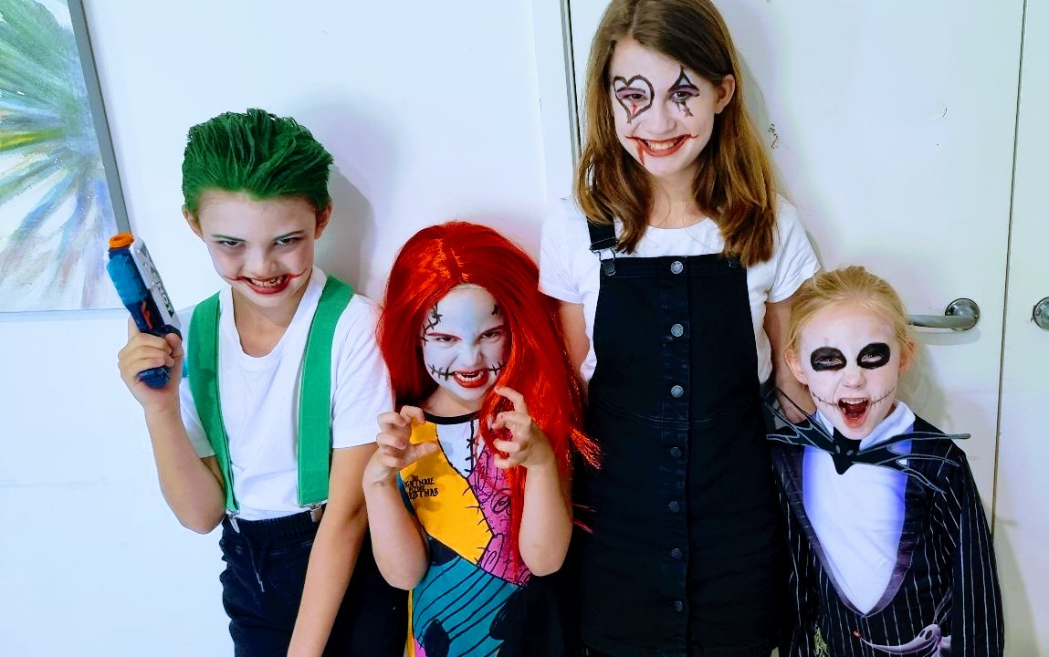 🎃🖤🎃Happy Halloween 🎃🖤🎃

We are a bit early but the kids couldn't wait 😂😂

Time to consume some sour lolly cocktails 😈
#HalloweenHavoc