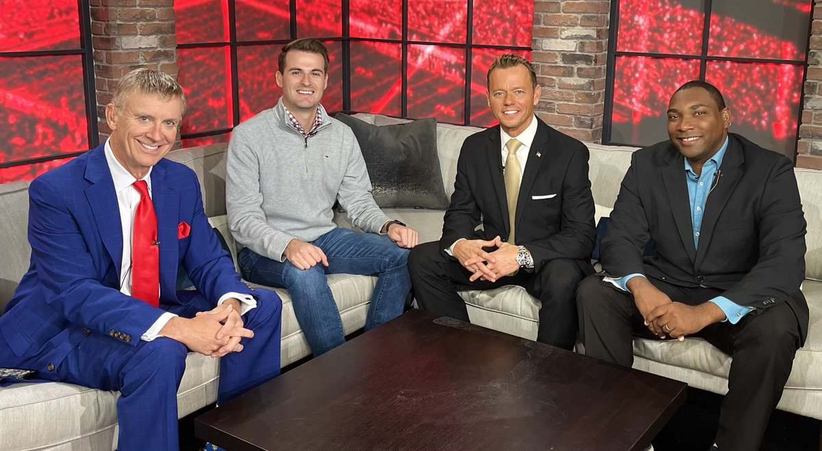 RobCollinsTV's tweet photo. Bye Week Chiefs updates on KC Endone Sunday Morning at 8:30 on @fox4kc with special guest @AlexGold from @610SportsKC. A @Rimpsanity production. @JohnHoltNews @HaroldRKuntz3 #Fox4kc #ChiefsKingdom #KCEndzone #Chiefs https://t.co/7WckPMpCNN