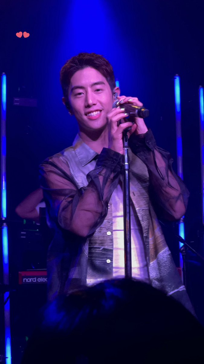 defaultlinds's tweet photo. mark at seattle soundcheck <3 (my pics)
#MarkTuan #TheOtherSide #theotherside_Seattle @marktuan https://t.co/5fcqvlAF9f