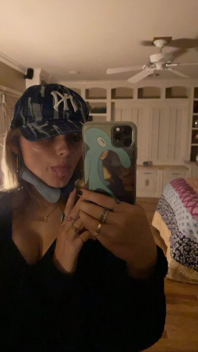 ______ ______ ______ ______ ______
         ← ⚪ oliviajharper 
                     just now!
              i stole this hat🤫