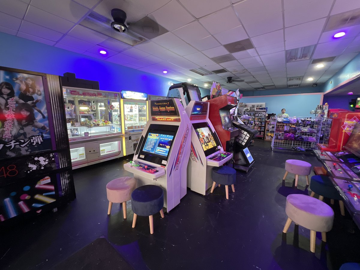 Sebuza's tweet photo. Okashi, Houston TX. 
Noir cabinets for your favorite fighters and a wonderful selection of rhythm games. https://t.co/ODzMItpqJz