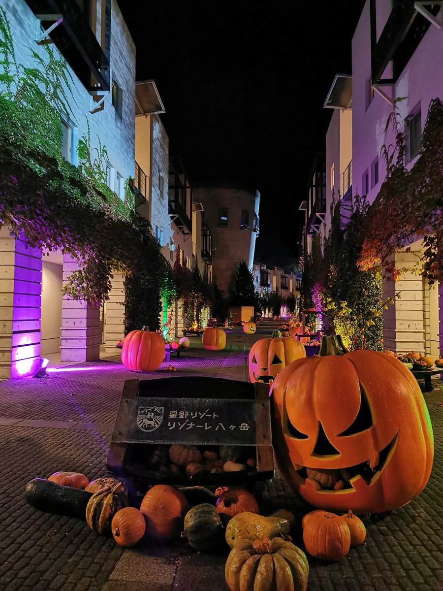 ___momon_chan's tweet photo. 昼間も夜も、
中も外も、
プールもレストランも、
ハロウィンハロウィンハロウィン🎃
楽しすぎた

もう何度行ったかわからないけど、今回が1番好きだった♥

#リゾナーレ八ヶ岳  #リゾナーレ
#ハロウィンホテル  #ハロウィン大好き #Halloween #Halloweenhotel https://t.co/RUde0Vyc7F