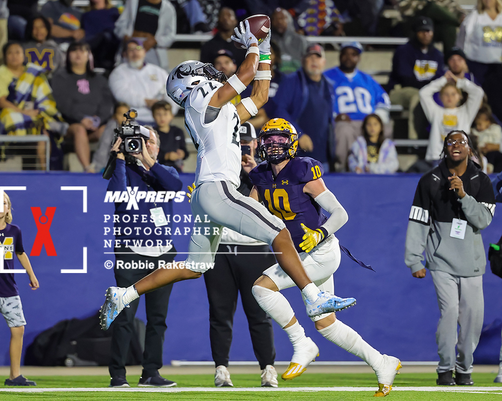 robbierakestraw's tweet photo. MaxPreps pro photos from the @DentonGuyer_FB - McKinney game are up at https://t.co/tWjSu39u9n @ReedHeim @mike_gallegos16 @_JacksonArnold_ @PeytonBowen10 #SuttonLee @GuyerAthletics @ihss_dfw @NextLevelD1 https://t.co/EfYZcEI1Le
