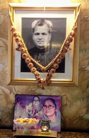 Kumari_Selja's tweet photo. पूज्य पिताजी स्व. चौधरी दलबीर सिंह जी ने अपना पूरा जीवन शोषित एवं वंचित वर्ग को मुख्य धारा में लाने के लिए समर्पित कर दिया। उनके पदचिन्हों पर चलकर एवं उनके सिद्धांतों को आत्मसात कर जनसेवा के लिए प्रयासरत हूं।

आज पिताजी की पुण्यतिथि पर उन्हें भावभीनी श्रद्धांजलि अर्पित करती हूँ। https://t.co/FU186aijuA