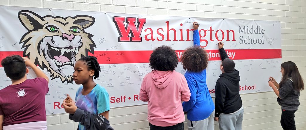 MsMDema's tweet image. My students signed the school banner this past week to show their commitment to The Washington Way. @whywashingtonms #sweetsixteam