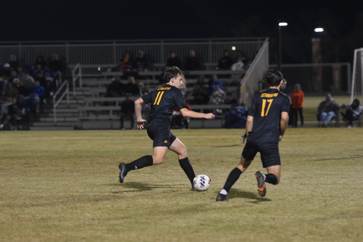 MSOC: JACKETS WIN! @LETUMSoccer finishes off Howard Payne, 2-0! Two goals from Russell Gray on Senior Night. #FearTheSting #d3soc