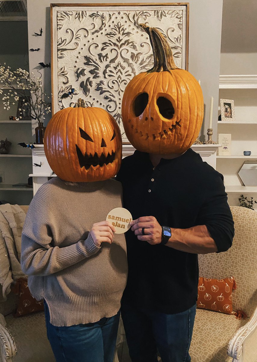 CaitieJ13's tweet photo. we have a son 💛 https://t.co/Tpnd9XvKmz