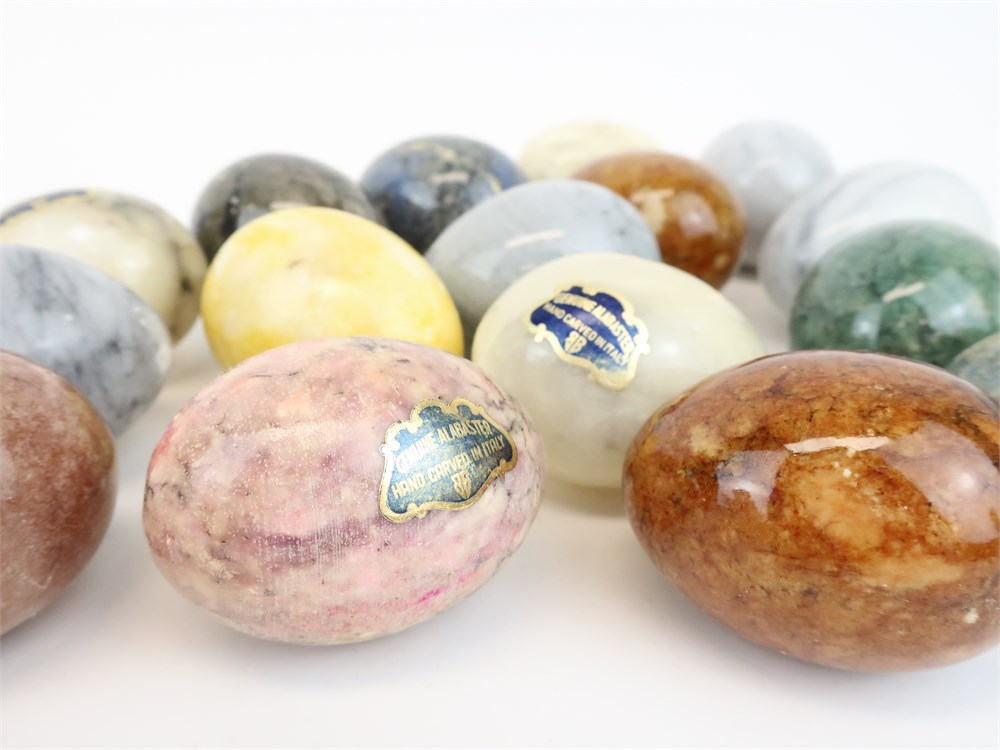 SwanDeverell's tweet photo. Lot # 087 16 various stone egg lapidary specimens. A number with original labels 'Hand Carved In Italy'.
Antiques and Estates auction accepting bids now on the Swan Deverell website.
#lapidary #lapidaryart #stoneegg #collectables #polishedstones #alabaster #vintage #auction https://t.co/e0eyLXdg5j