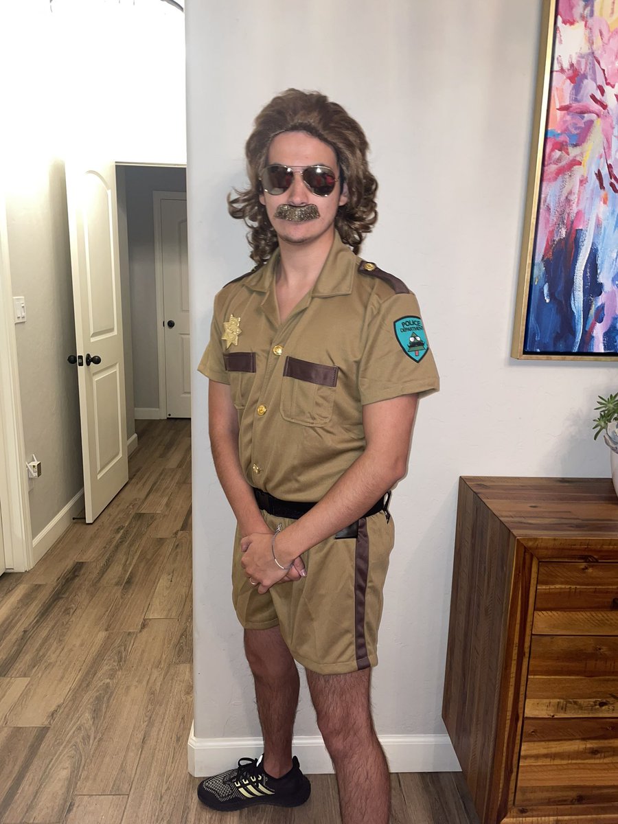 gentnmn's tweet photo. Reporting for duty👮🏻‍♂️🎃 https://t.co/jqpcns5P0g