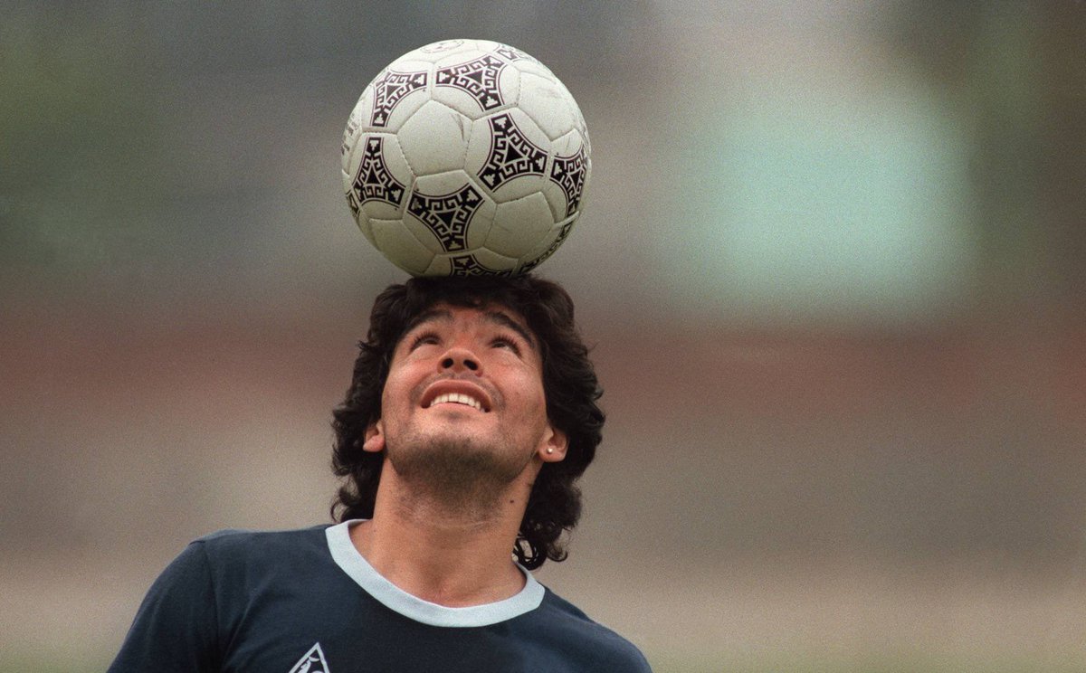 DavooXeneizeJRR's tweet photo. Feliz cumpleaños, D10S. Donde quieras que estes, gracias eternas por tanto fútbol y por hacer tan feliz a mi país. Te debo la felicidad de mis abuelos y la de mis viejos.

La única persona que me genera nostalgia de algo que no viví. https://t.co/Huh6rR3Ya5