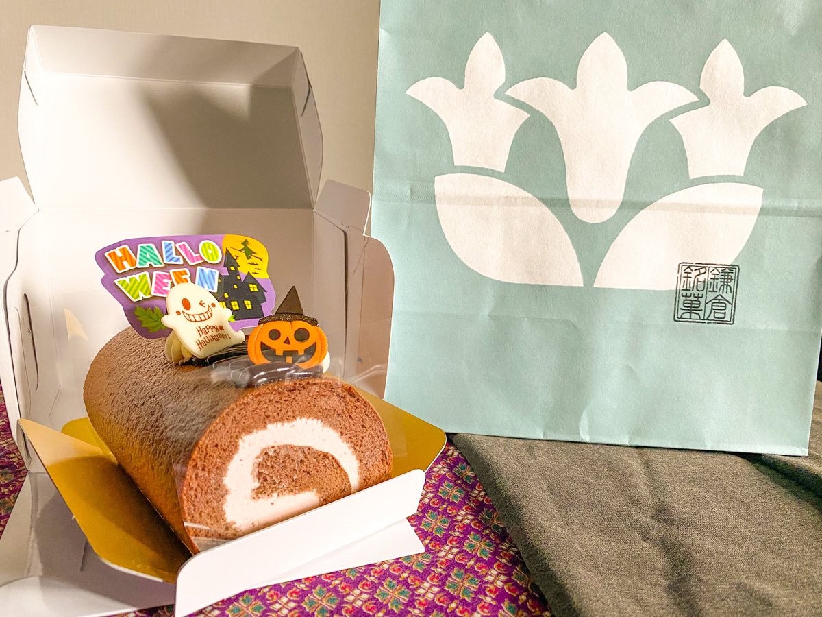 お客様から差し入れいただきました！ハロウィン仕様のロールケーキ！可愛いし美味しい😋ありがとうございます✨