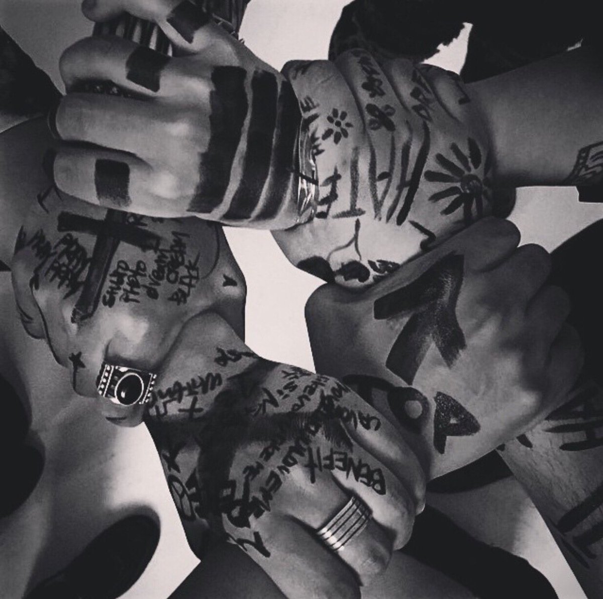 Meriiitaka8's tweet photo. 会いたいのよ🐉☀️🔝👼🐼

#MAMAVOTE #bigbang https://t.co/ZZJqUo0C0S