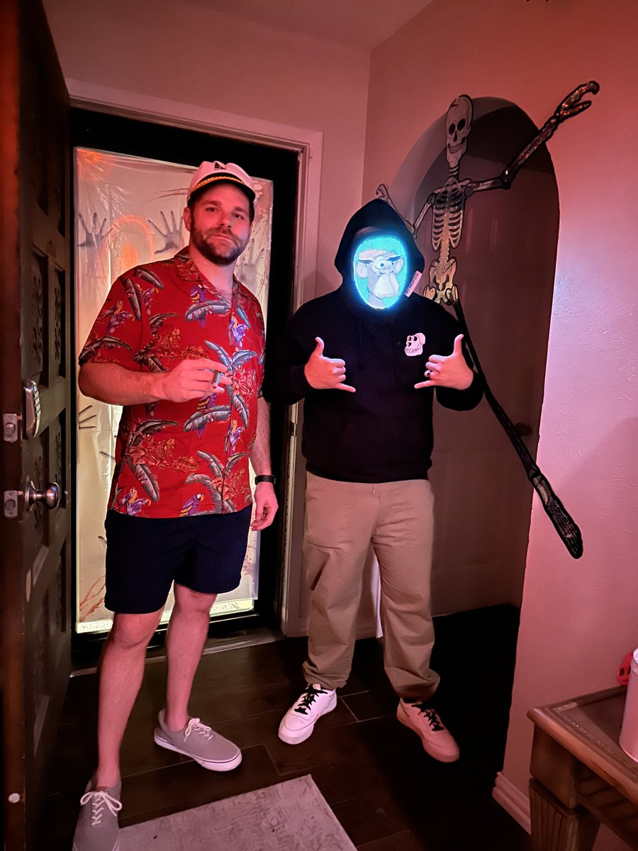 BoredOhms's tweet photo. I was bored and didn’t know what to be for Halloween. But had @boredfigs do @creamcurtis hahaha @BoredApeYC https://t.co/KZJ90OGpMf