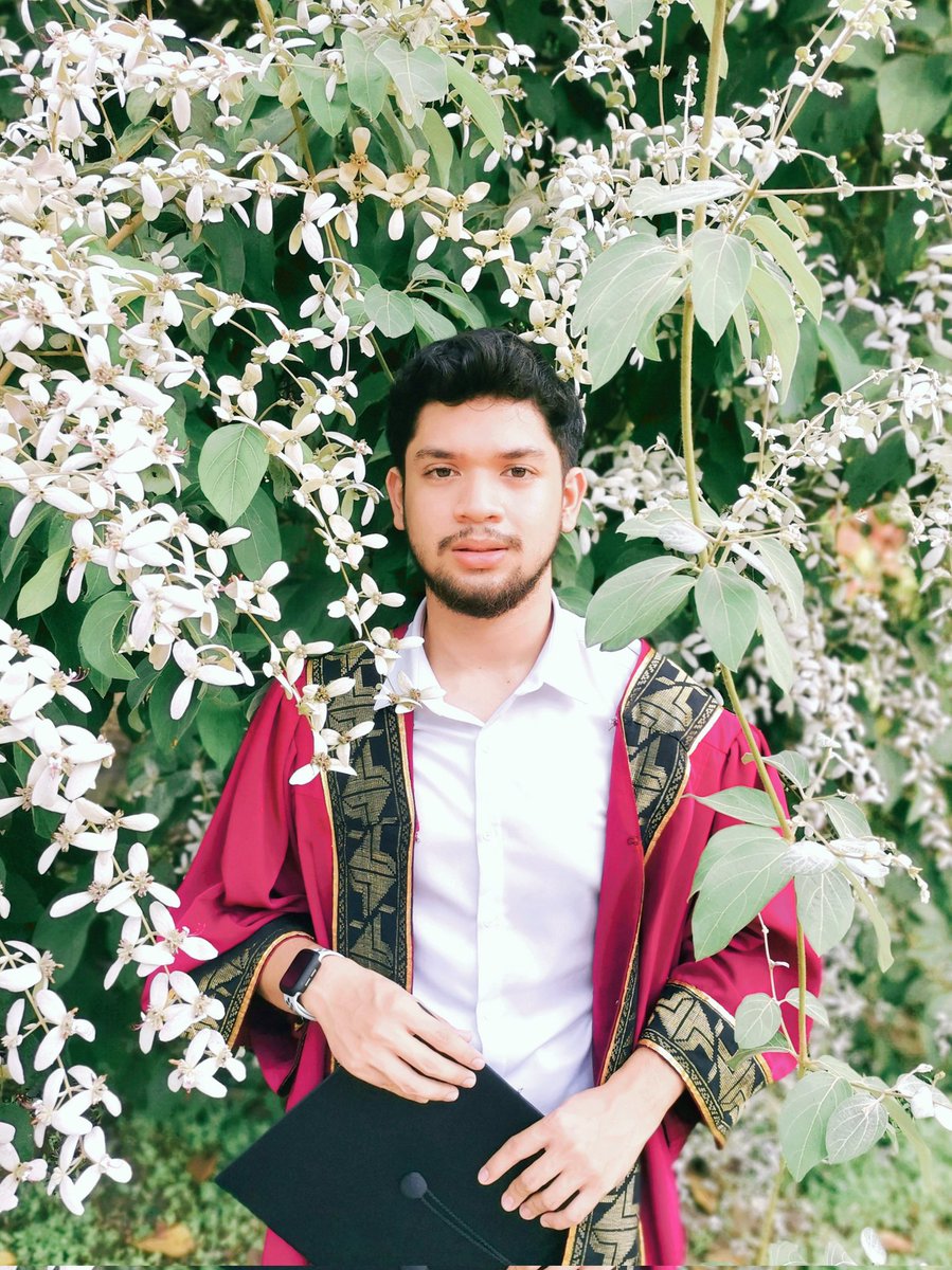 AlsmieAlias's tweet photo. Graduation outdoor photoshoot
#alsmietravelfoto #graduationphotoshoot #portrait #fujifilmXT20 #fujifilm #penang https://t.co/yBpFZgvVe2