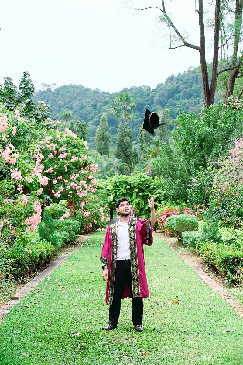 AlsmieAlias's tweet photo. Graduation outdoor photoshoot
#alsmietravelfoto #graduationphotoshoot #portrait #fujifilmXT20 #fujifilm #penang https://t.co/yBpFZgvVe2