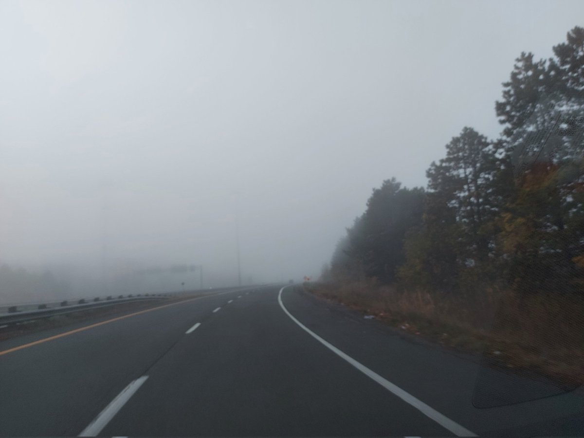 nziatcheu's tweet photo. Une excursion de weekend avec plein de brouillard sur #Hayway , #autoroute #QEW !!! #naturelovers , #NaturePhotography , #nature #discovering !!! #relaxation , #détente, #voyave !!! https://t.co/UuxxuVobdE