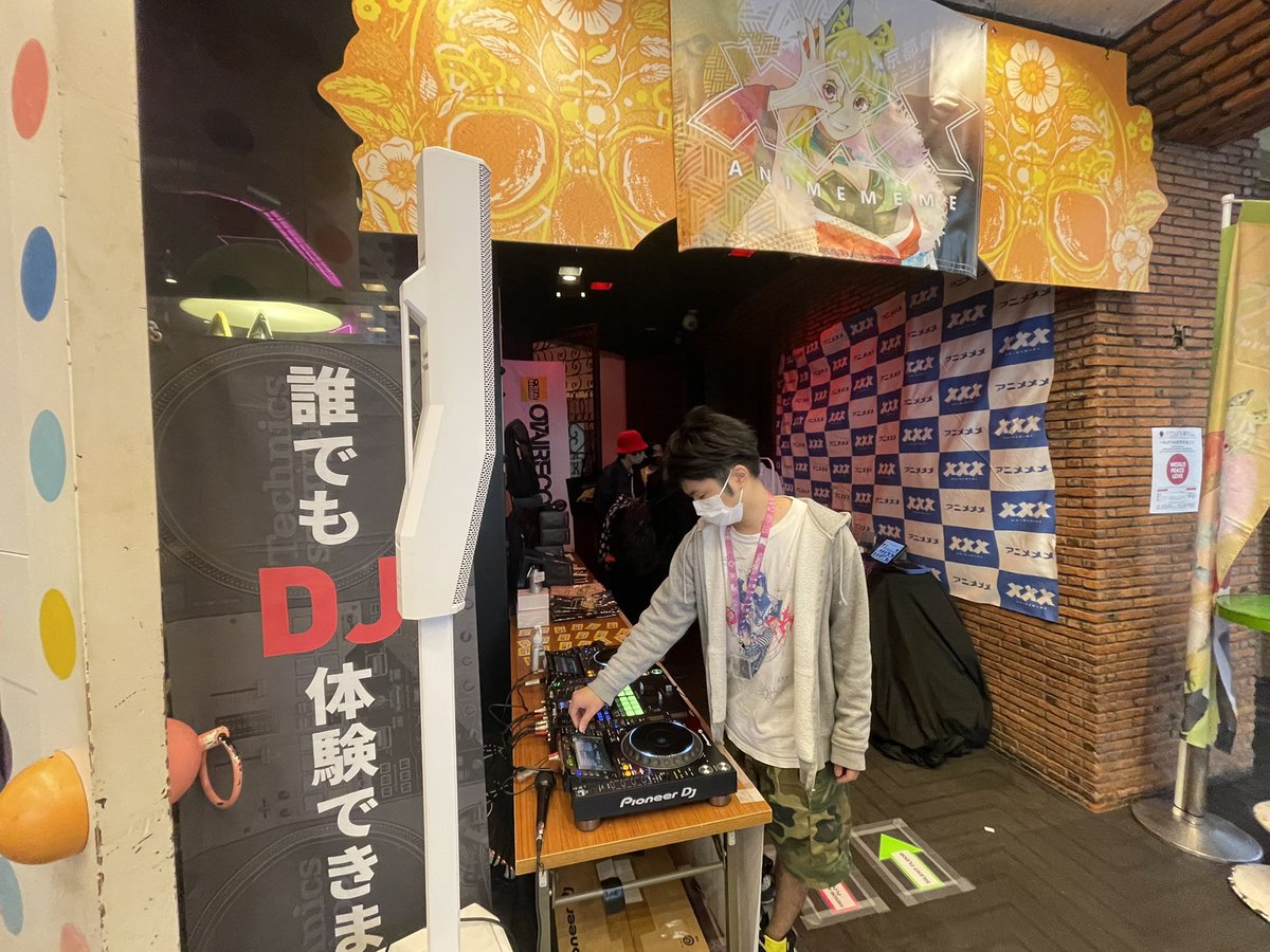inoueyosuke's tweet photo. #アニメメメ オタレコブースセット完了！
#otairecord #オタレコ https://t.co/8p5FYLYGeh
