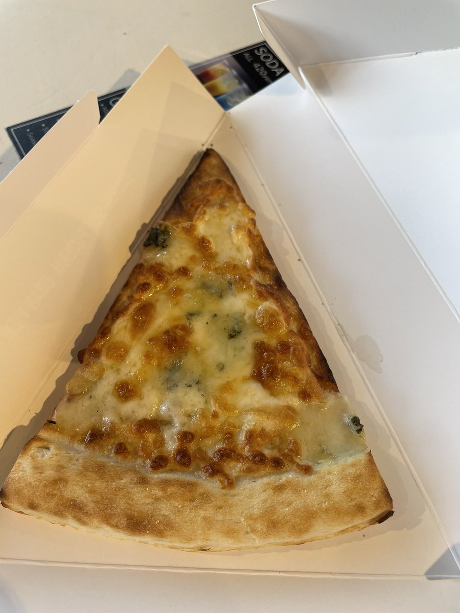 monaca_f1_222's tweet photo. ウロウロして居たら
ピザをご馳走して
頂きました😋
#鈴鹿サーキット
#スーパーフォーミュラ
#SUPERFORMULA
#SFORMULA
#ピザ
#GRANVIEW https://t.co/MT4QXvoSwn