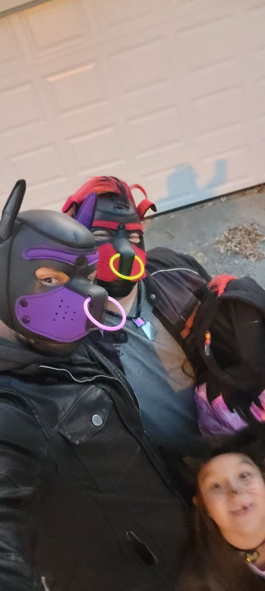 DwolfSmoky's tweet photo. Out with the kiddos trick or treating today https://t.co/IqrkbM1xQX
