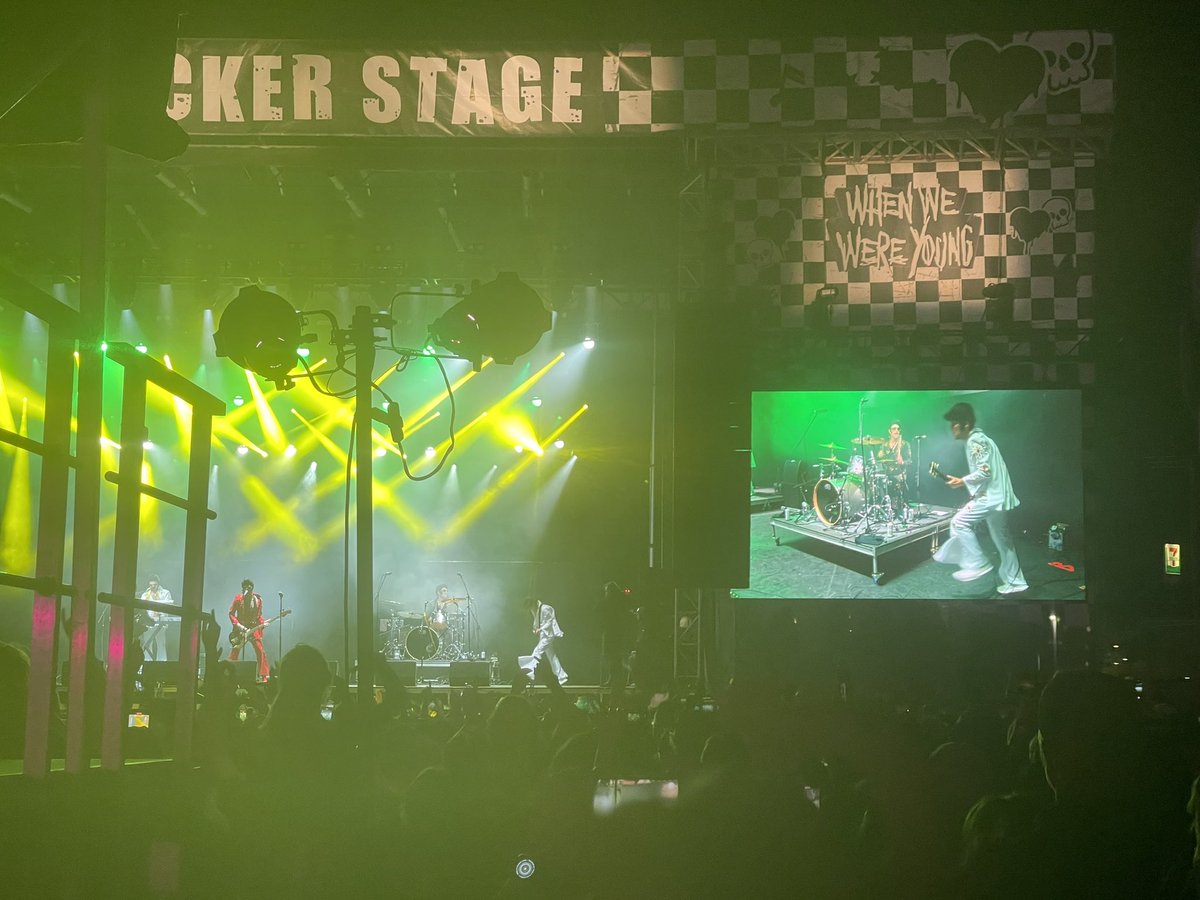 Ame0226's tweet photo. My heart is so fucking happy 😍😍😍 All American Rejects were fucking banging tonight and dressed the part for Viva Las Vegas 🎰❤️♣️♦️♠️🎲 https://t.co/zIacyz0SUY