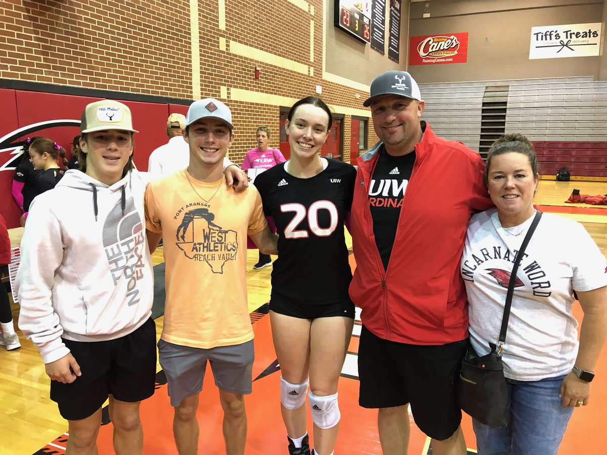 DavissonDustin's tweet photo. It was great supporting former @canyonVB player @kylam01 and @UIWVolleyball today!  @canyonhscougars @AthleticsCanyon @austin_davisson @DavissonAmber https://t.co/HcAiJToMe9