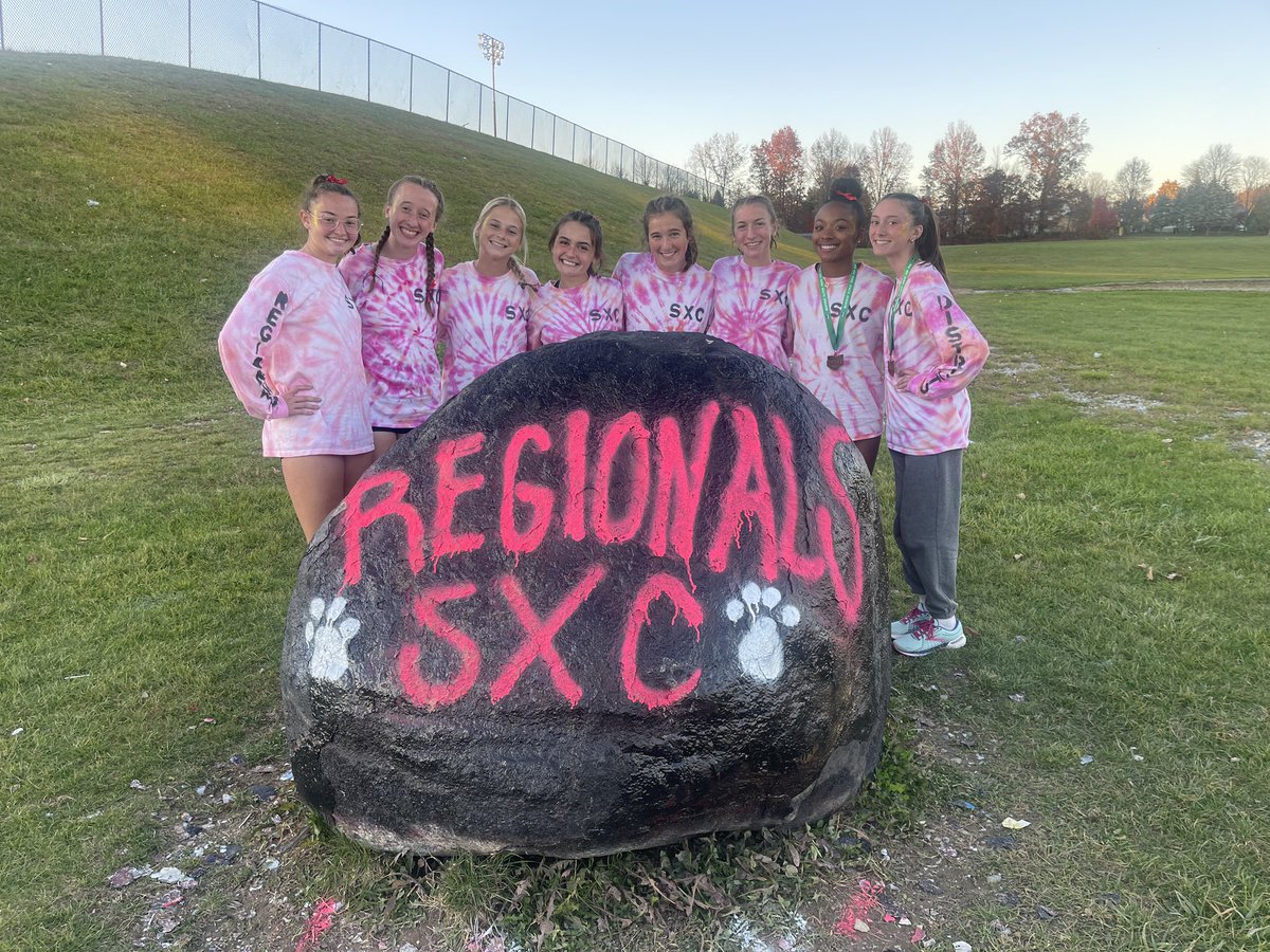 Congratulations to our beautiful lady bulldogs on an amazing season💗 we are so proud of all of our runners and sad to say goodbye to the seniors but we are confident this group of ladies will do amazing things in the future, love this team and we are so proud!#foreverabulldog 💗