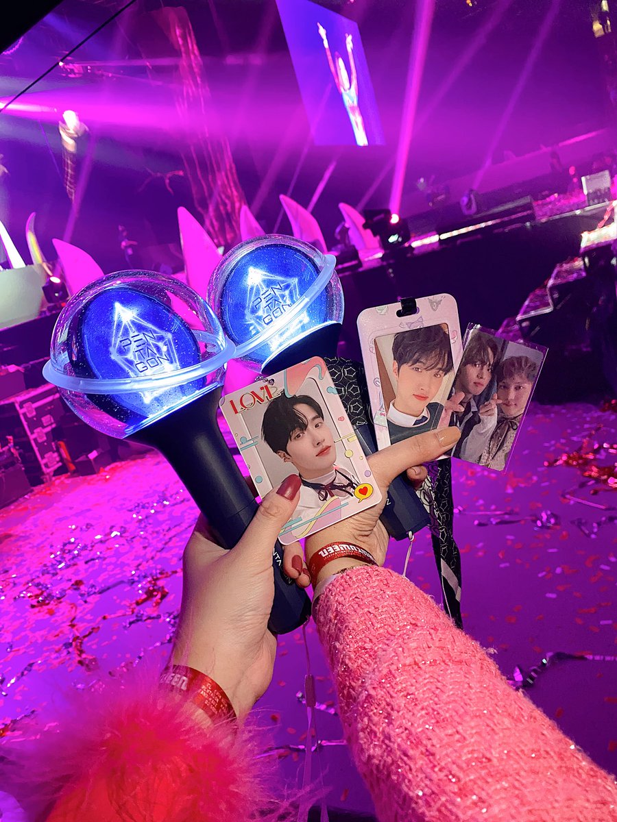 _dyngienim's tweet photo. So happy to be a Universe 💙💙💙 will treasure this experience forever!! 🥹 #HALLYUWEENPH2022 https://t.co/Q7WLv4TyFl
