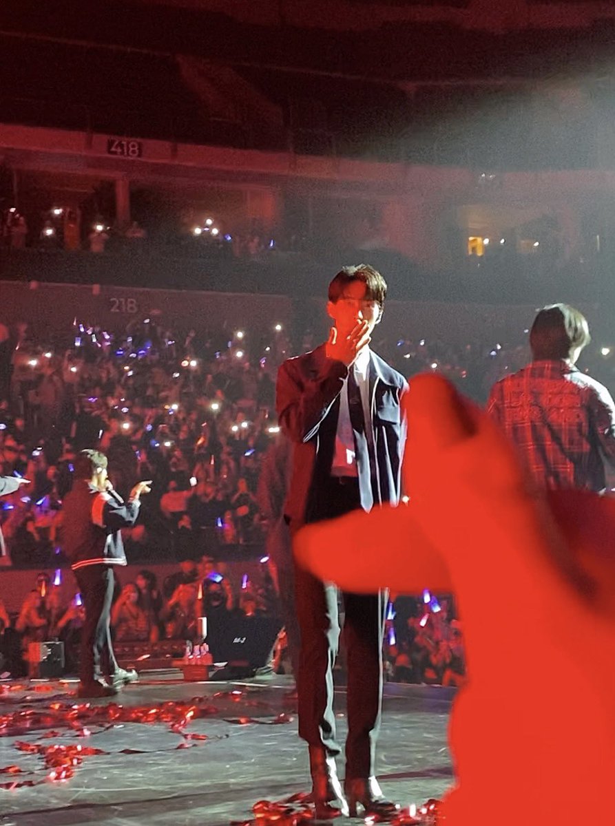 _dyngienim's tweet photo. So happy to be a Universe 💙💙💙 will treasure this experience forever!! 🥹 #HALLYUWEENPH2022 https://t.co/Q7WLv4TyFl