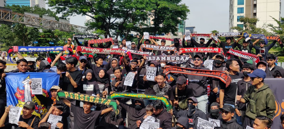 Kemanusiaan terlebih dahulu, rivalitas kemudian. <a href="/GR_Bergerak/">GRASS ROOTS BERGERAK</a> kalian keren ✊