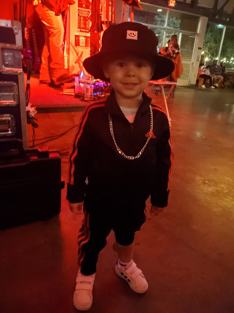MsRohrback's tweet photo. This lil man just won us first place for $250!!!! Thank you @llcoolj https://t.co/VJFpwEP5vr