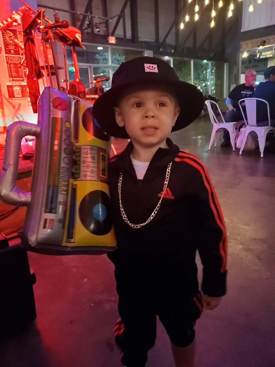 MsRohrback's tweet photo. This lil man just won us first place for $250!!!! Thank you @llcoolj https://t.co/VJFpwEP5vr