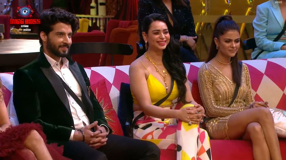 soundarya_20's tweet photo. Nothing she wears is as good as her smile😍

@justvoot @ColorsTV @BeingSalmanKhan

#TeamSoundarya @TeamSoundaryaS1

Represented by: @saketts #EkomkarPictures
👗: #RanbirMukherjee #JuhiAli https://t.co/nD2FA7S5Ew