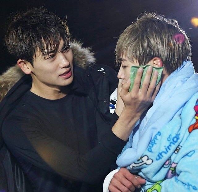 Milda1116's tweet photo. D-17🎂
Let's talk about Hyungsik great personality! I could fall in love with his good looks, King noble vibe, but in reality his amazing heart is the one who did it for me ❤ there's indeed no other man like him<3
#PHStheRisingStar #Happy32ndHyungsikDay #ParkHyungsik #박형식 https://t.co/rL1PR4gobe