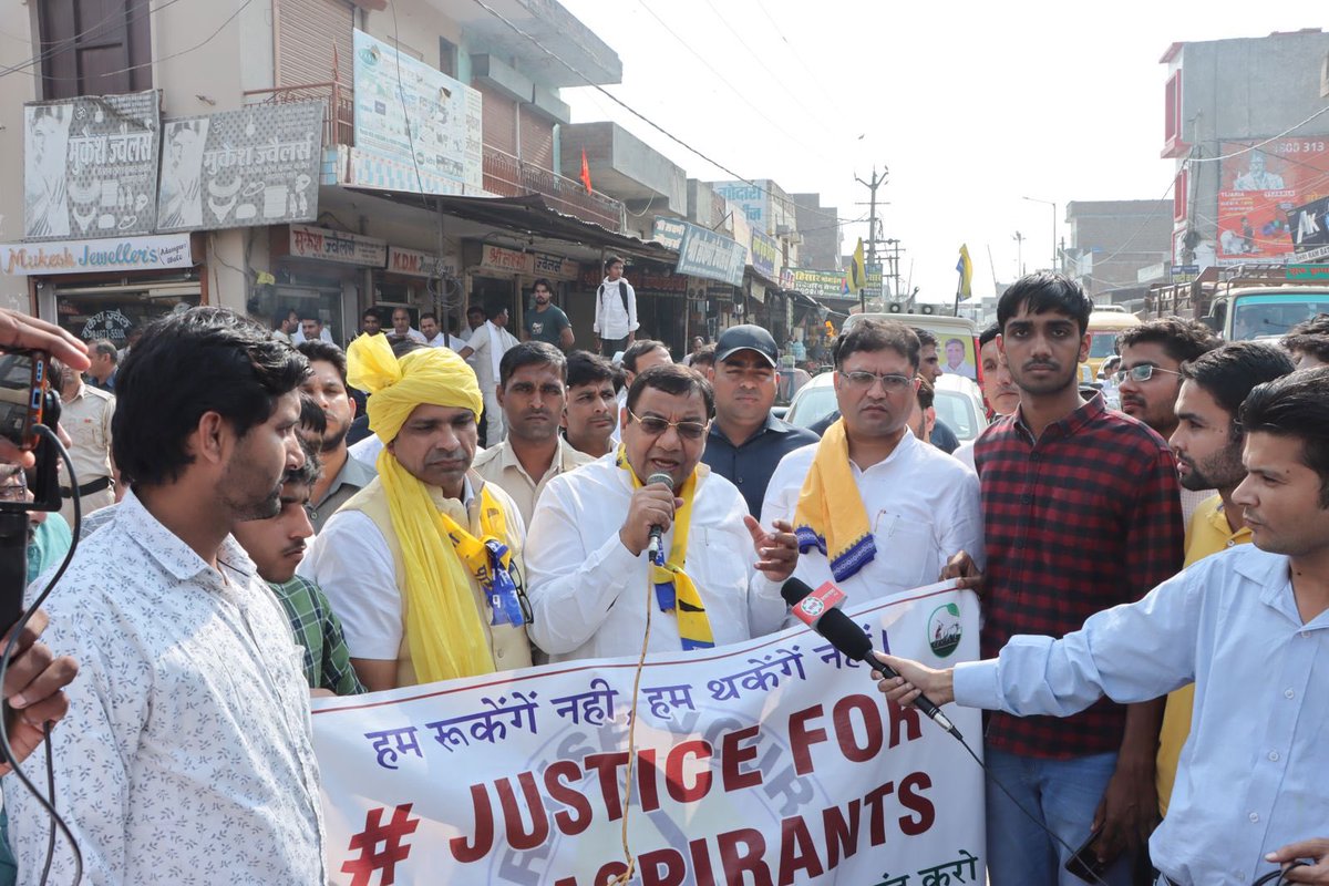 DorableManu's tweet photo. #justice_for_ADO_aspirants
हमें रुकना नही है, हमें थकना नही है।
Keep supporting
#justice_for_ADO_aspirants
#Adampur
@cmohry @JPDALALBJP @ndtv @aajtak @anilvijminister @Agriculturehry @Dchautala @AamAadmiParty @Haryana_YC @IYC @bishnoikuldeep @ravishndtv @PMOIndia @OPDhankar https://t.co/KSS2jrdIco