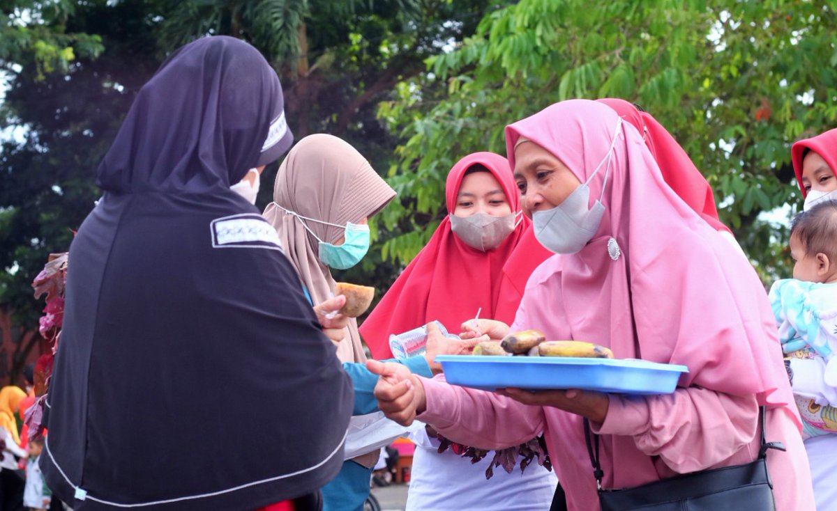 gugun3b's tweet photo. Alhamdulillah terimakasih banyak PKS sudah menyapa (ungkap warga yang hari dapet kue 😊 #PKSMenyapa https://t.co/sva7DnsIty