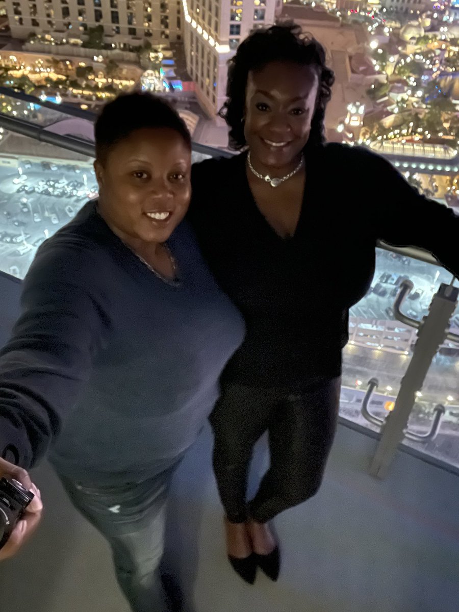 justagirlwithher📚🎧is live @Hive 🐝❤️🧡💛💚💙 tweet media